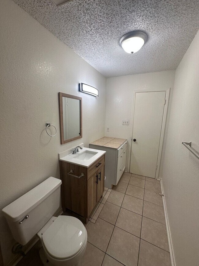 Building Photo - 3804 Charolais Dr