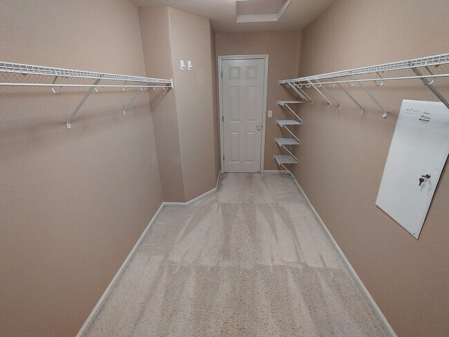 Building Photo - 13606 Brook Way