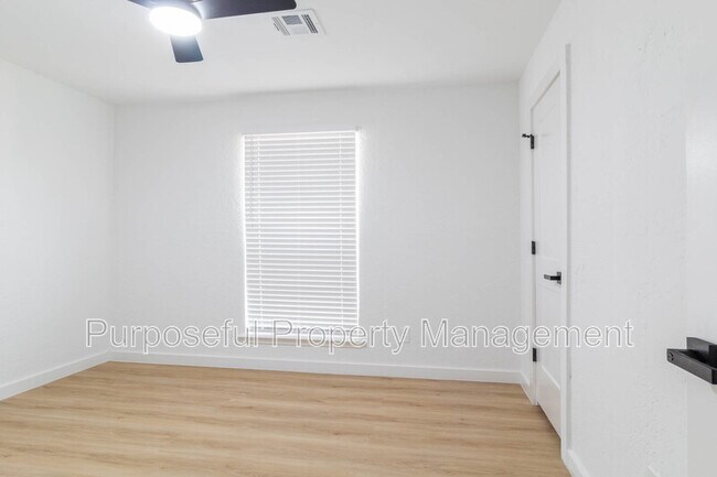 Building Photo - 8913 Bentree Country Way