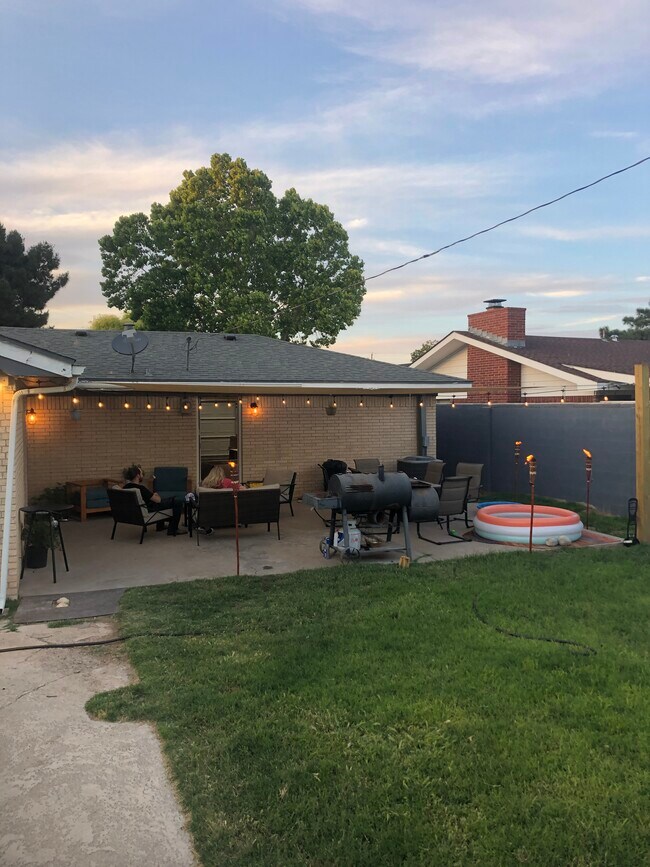 Building Photo - 1209 W Copper Ave