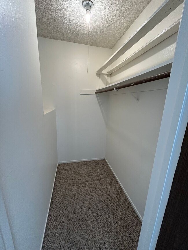 Building Photo - Davis Townhouse.