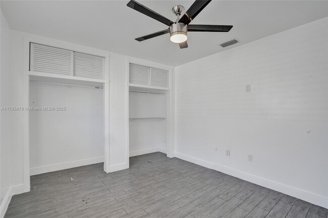 Building Photo - 9240 SW 54th St
