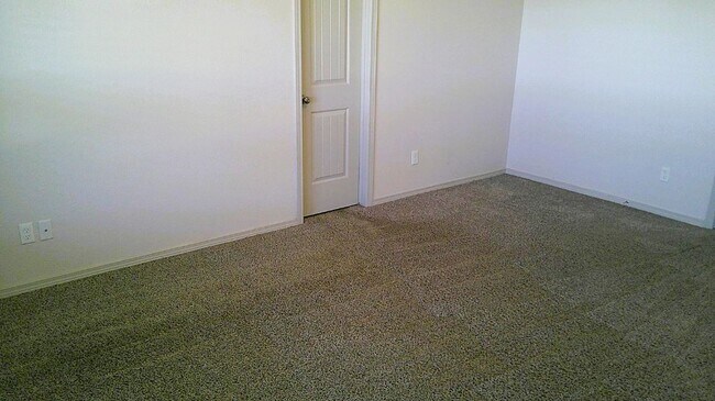 Building Photo - Immaculate Single Level Northeast Home With Refrigerated Air Located In Quiet Neighborhood