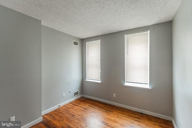 Building Photo - 428 Dickinson St