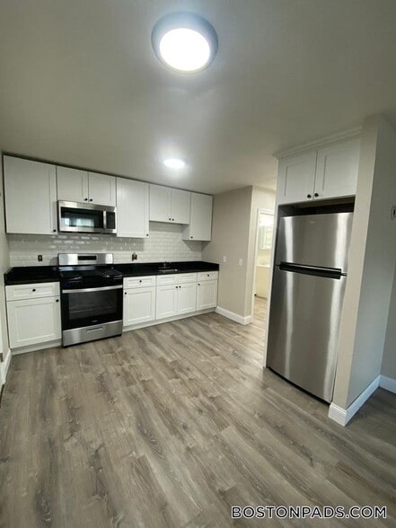 Building Photo - 24 Waugh St