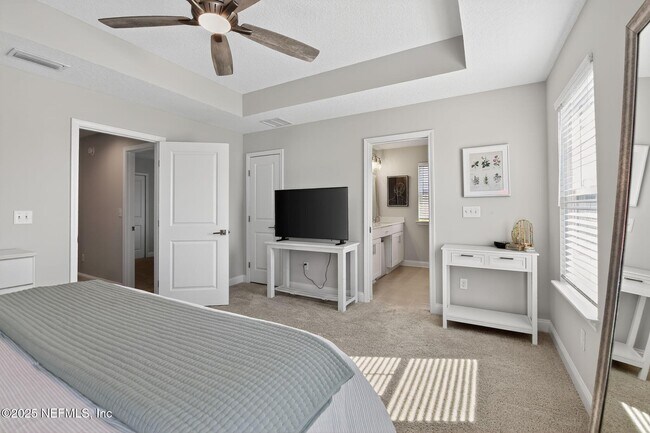 Building Photo - 244 Daydream Ave