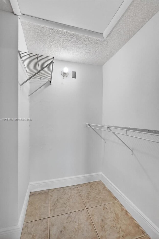 Building Photo - 1020 94th St