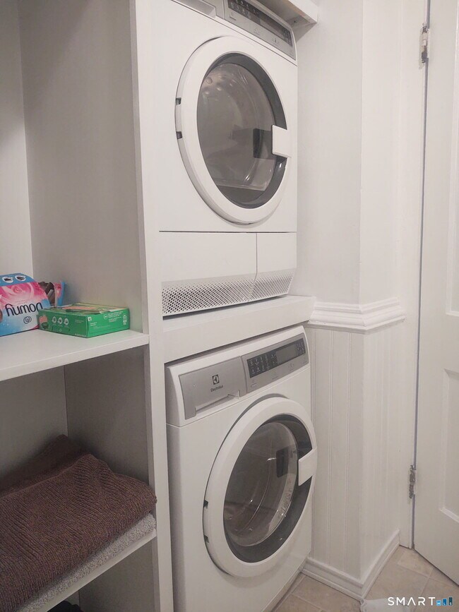 Building Photo - 158 Scofield Ave