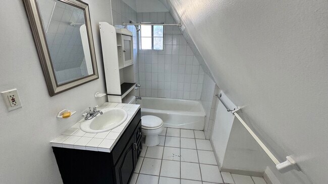 Building Photo - 459 N Alfred St