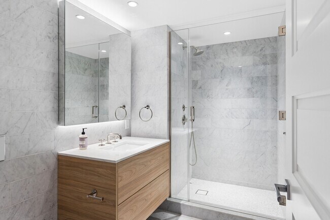 Building Photo - 2121 Webster St