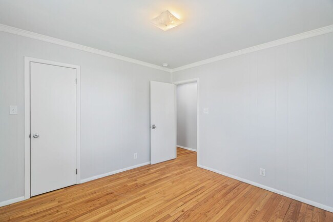 Building Photo - 3701 Vera Dr