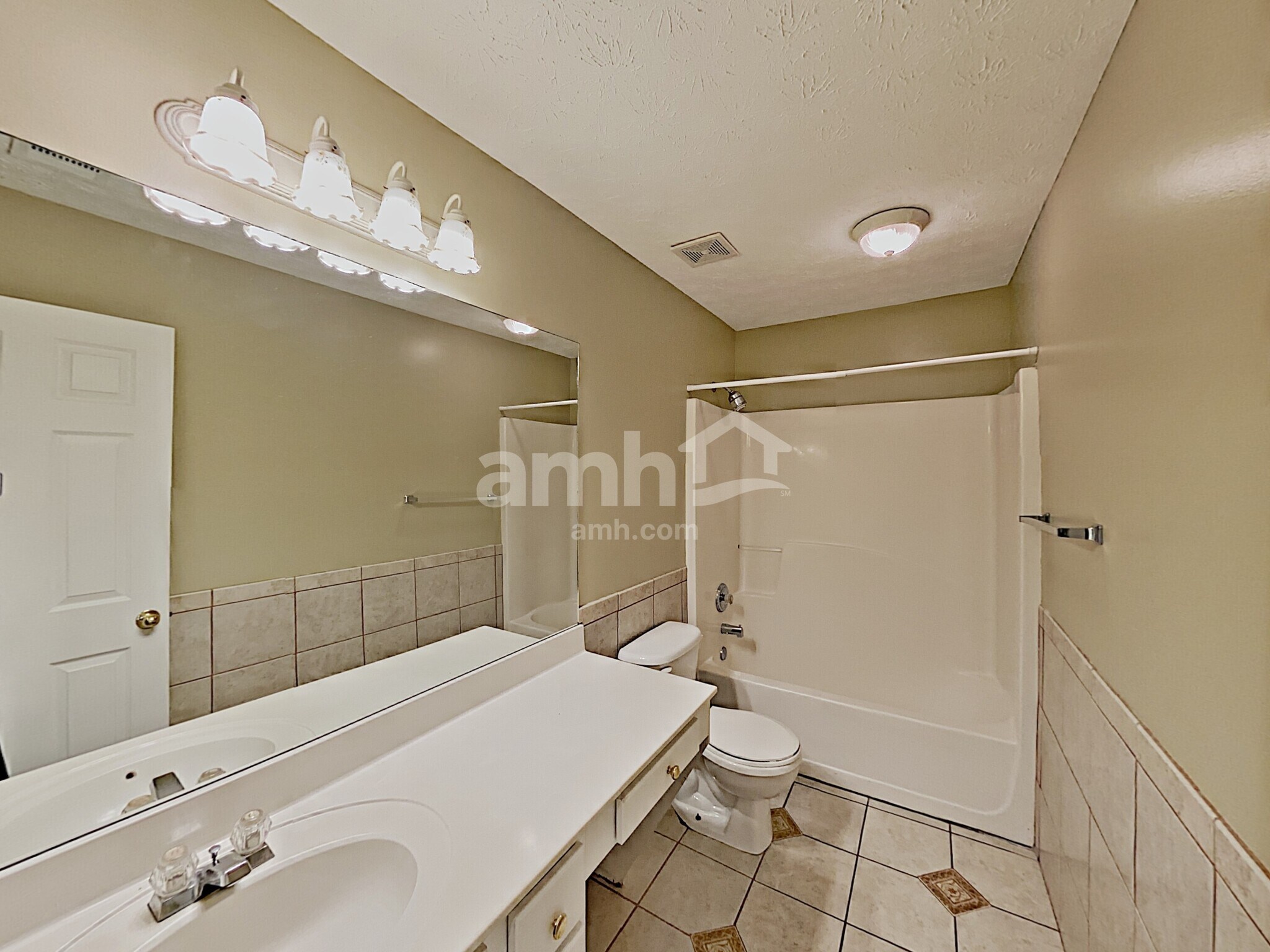 Building Photo - 875 Clairidge Ln