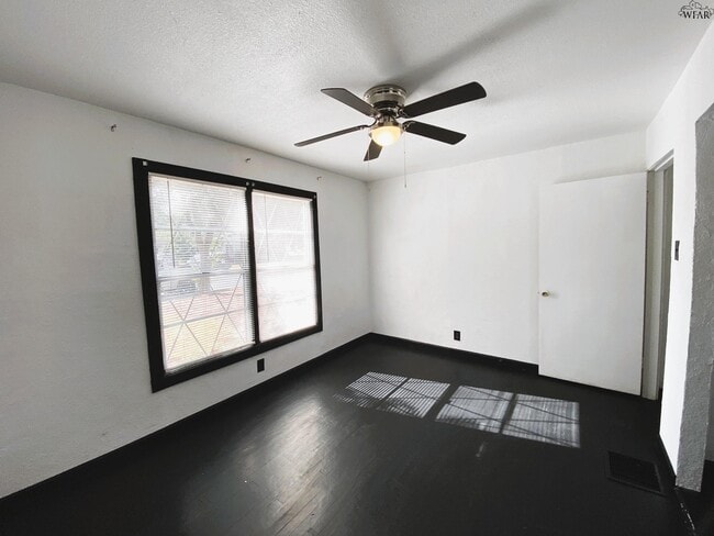 Building Photo - 309 Rockwood Dr