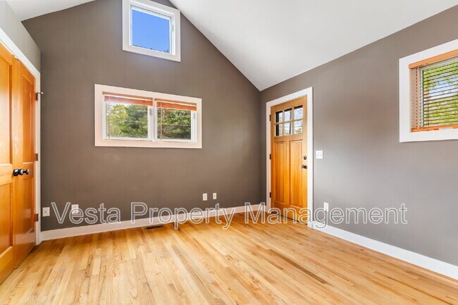 Building Photo - 318 Sulphur Springs Rd