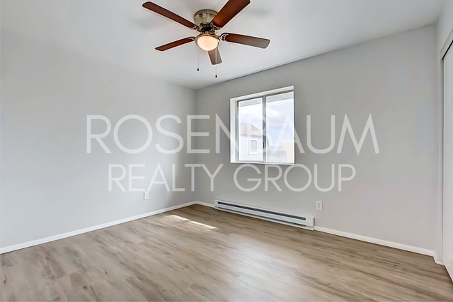 Building Photo - Stunning 3-bedrooms, 2-baths single-family...