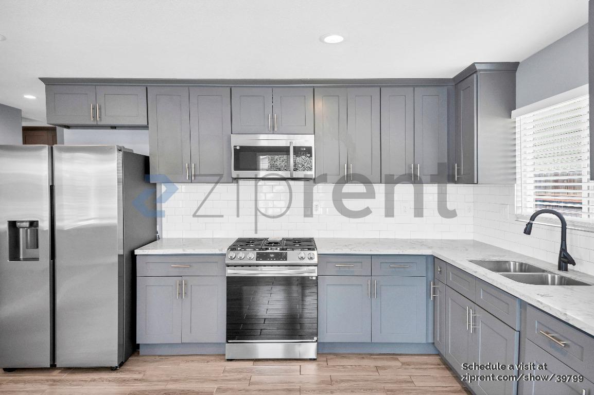 Building Photo - 9320 Ives St