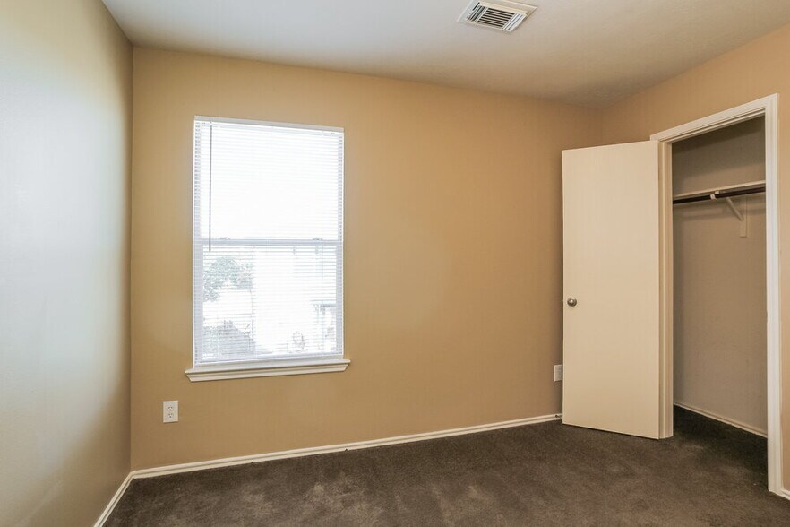 Building Photo - 21211 Linden House Ct