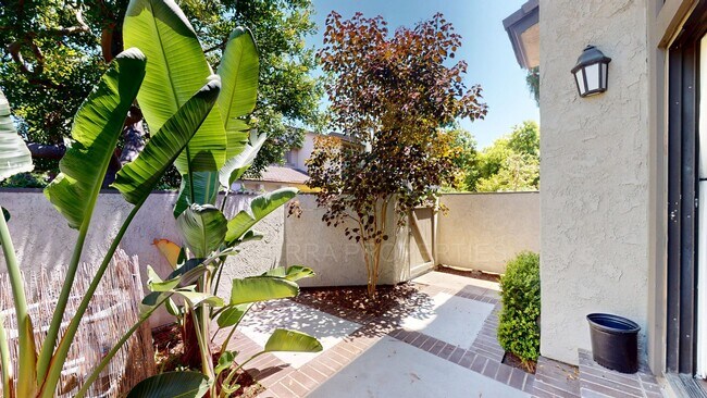 Building Photo - Beautiful 2 Primary Bedroom in Turtle Rock...