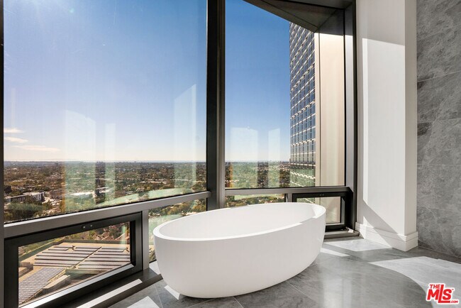 Building Photo - 211 Elm Ct