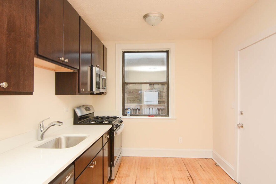 Building Photo - 2332.5 N Spaulding Ave