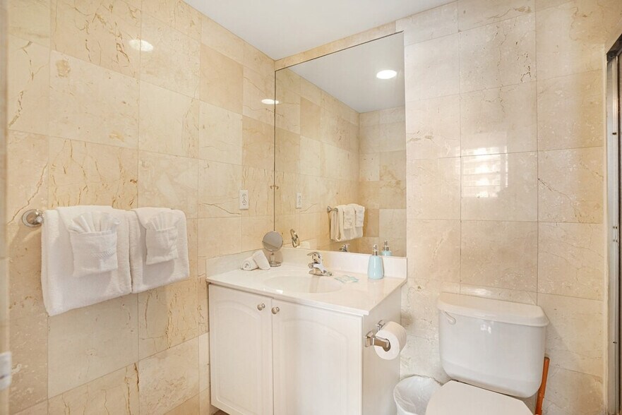 Building Photo - 3801 S Ocean Dr