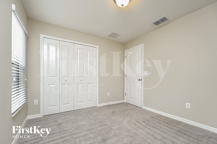 Building Photo - 9725 Sage Creek Dr