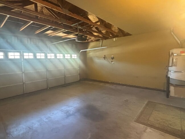 Building Photo - Three Bedroom Two Bathroom Home - NEW PRICE