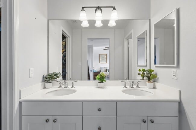 Building Photo - 3BD/3BA Ka Makana Townhouse | 2-Car Garage, Ensuite Baths & Community Pool