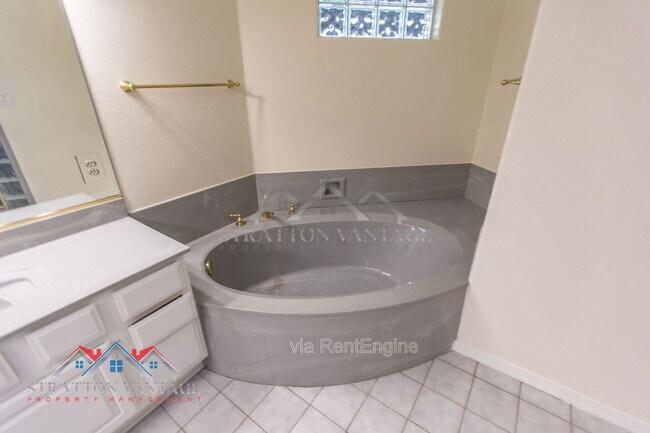 Building Photo - 4728 E Ron Rico Rd