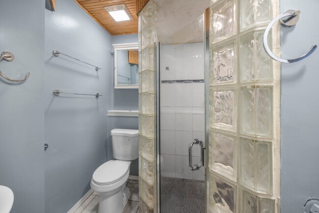 Building Photo - 1755 Fountainbleu Dr