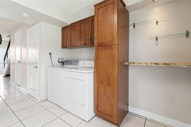 Building Photo - 2162 W 60th St