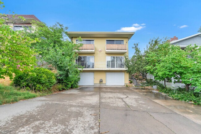 Building Photo - 665 Columbus St E