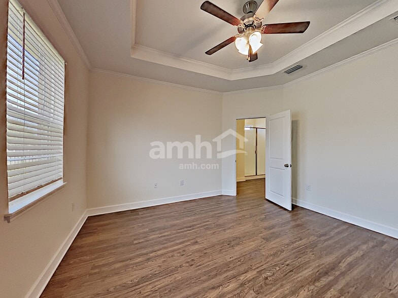 Building Photo - 411 Pine Terrace Dr