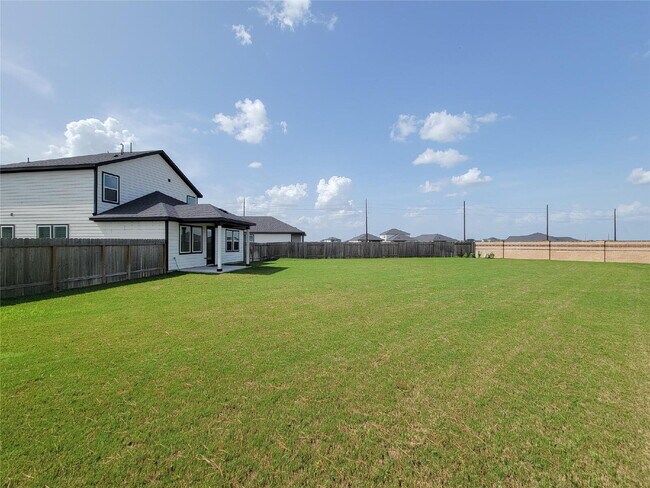 Building Photo - "Charming 4-Bed Retreat on Primrose Myrtle Ln, Cypress - Spacious Living with 2.5 Baths!"