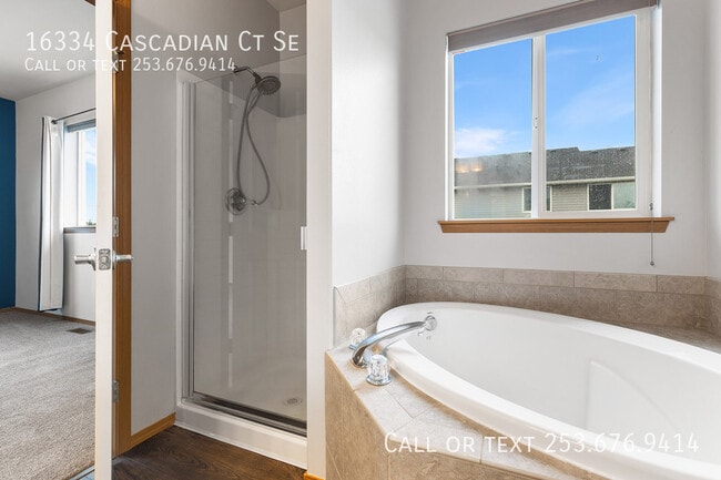 Building Photo - 16334 Cascadian Ct SE