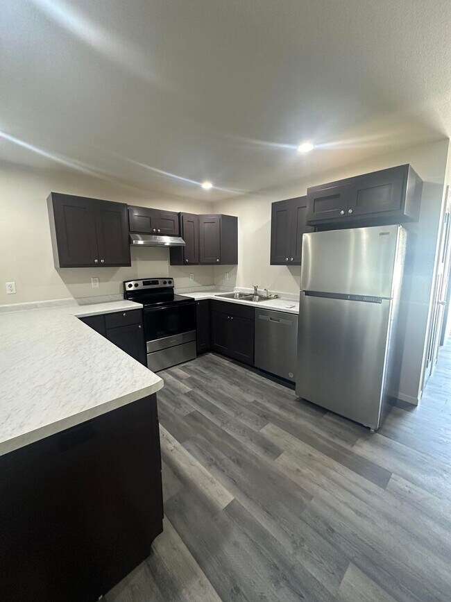 Building Photo - 3 Bedroom Duplex