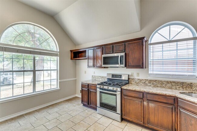 Building Photo - 4748 Bracken Dr