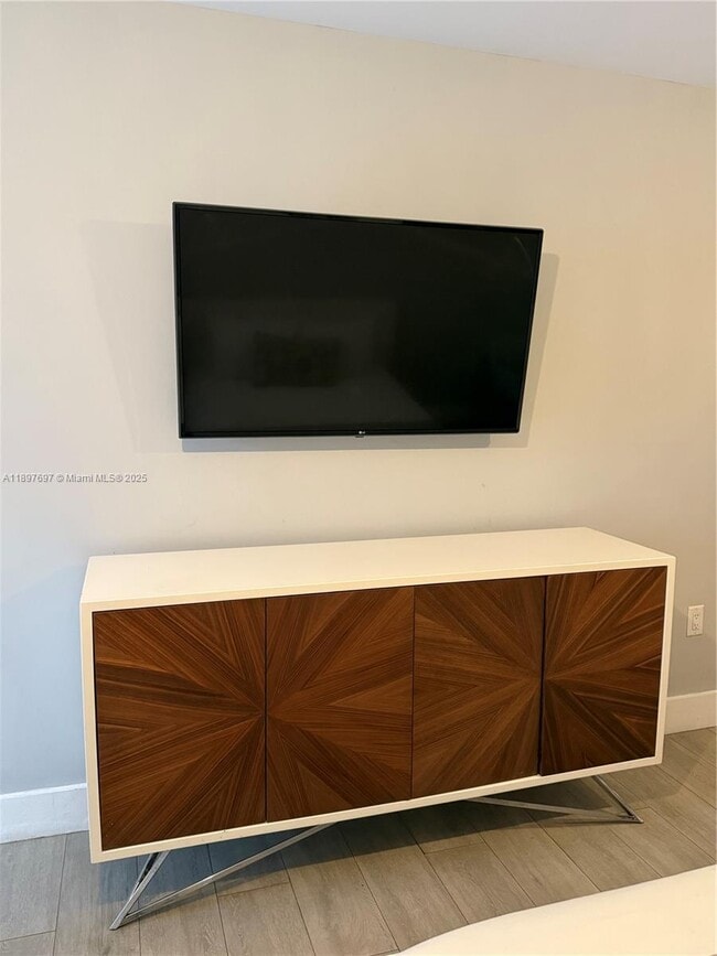 Building Photo - 6755 Harding Ave