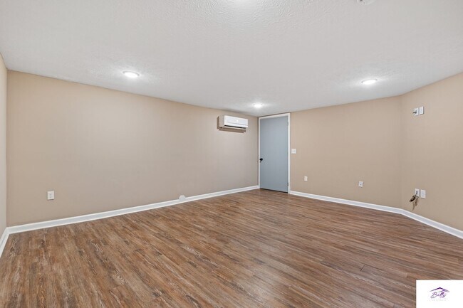 Building Photo - 600 S 31
