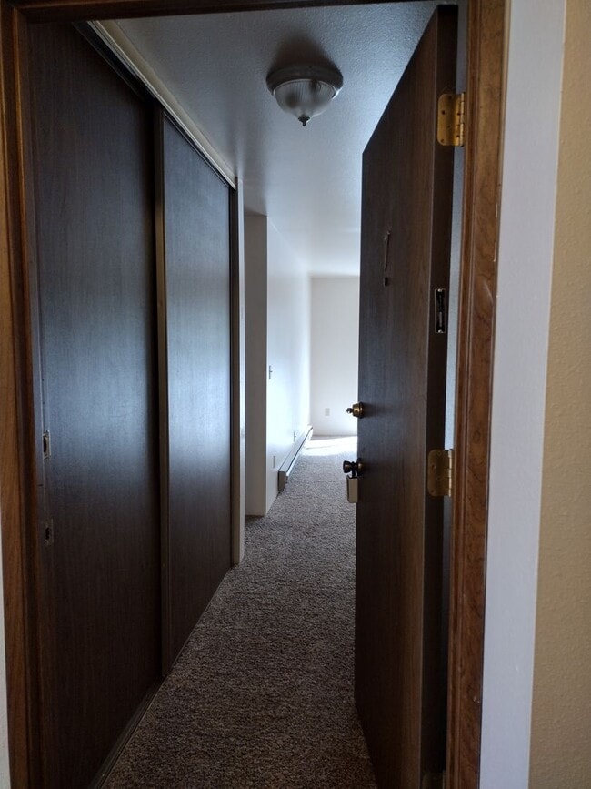 Building Photo - 1 bed room 1 bath in Beautiful South Eugene