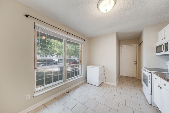 Building Photo - 3 BED / 1 BATH HOUSE IN URBANA WITH IN-UNI...
