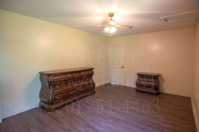 Building Photo - Charming 2-Bedroom 1-Bath + Bonus Room Far...