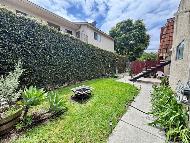 Building Photo - 7631 Ellis Ave