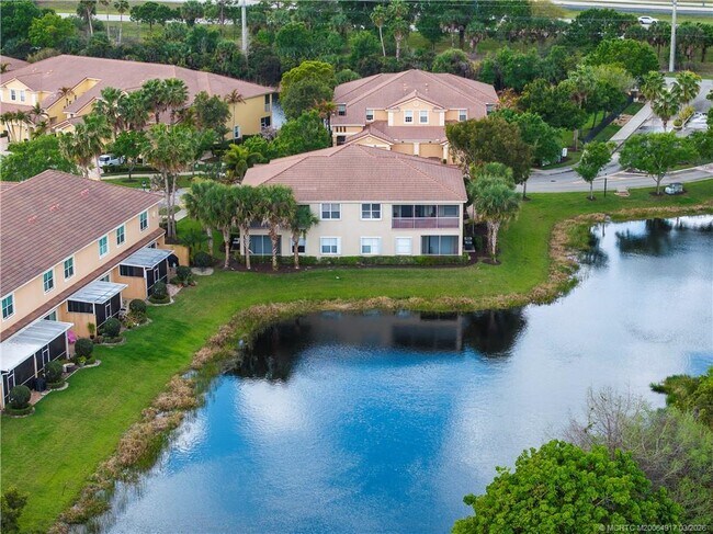 Building Photo - 691 SW Glen Crest Way