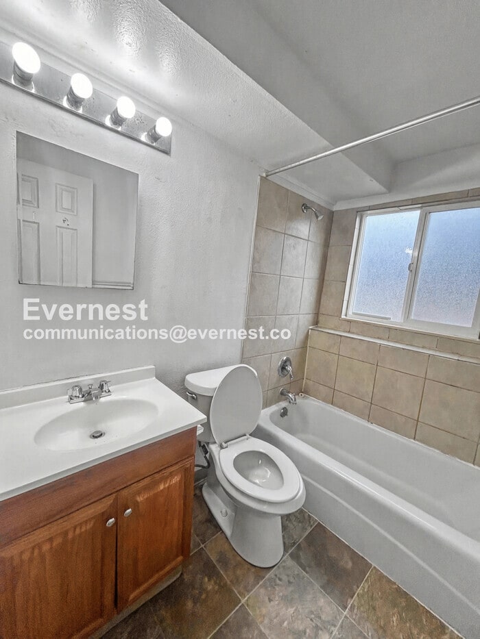 Building Photo - 1075 Magnolia St