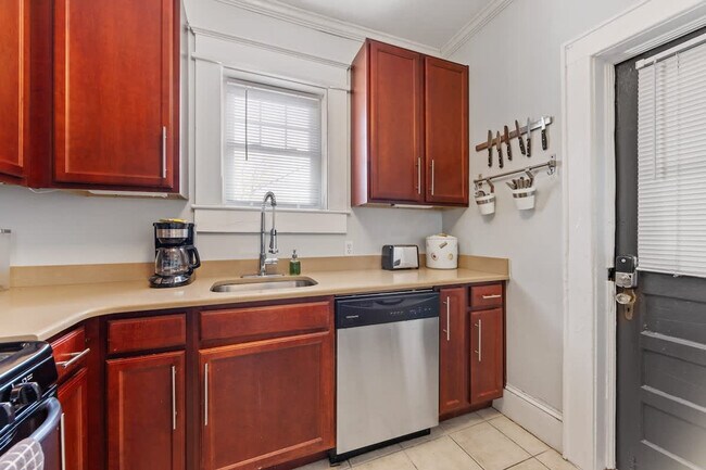 Building Photo - 800 Magnolia Ave