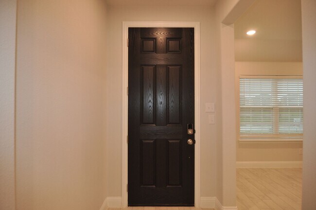 Building Photo - Modern traditional 3-2-2 in Princeton!