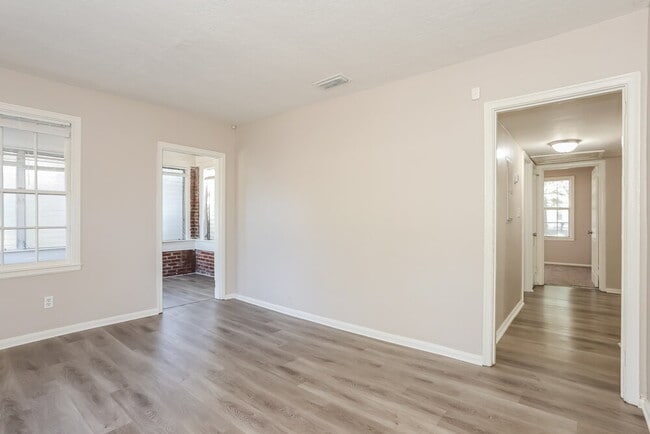 Building Photo - 1130 Saratoga Blvd