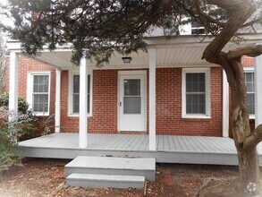 Building Photo - 3-bedroom 1 bath Charming Country Home