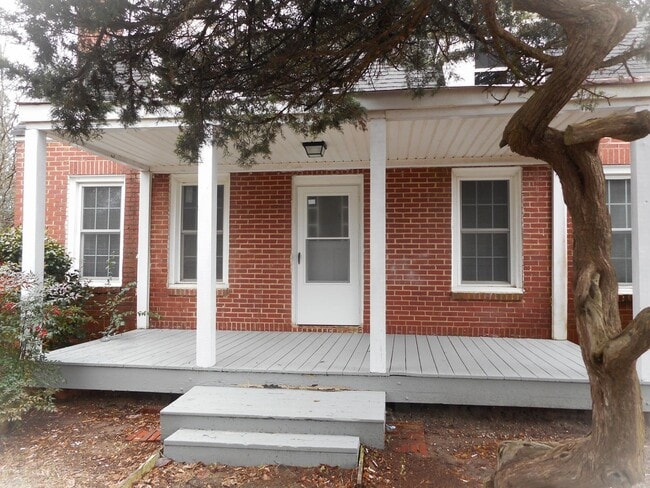 Primary Photo - 3-bedroom 1 bath Charming Country Home
